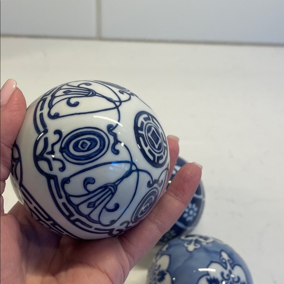 EUC- Set of 3 Blue and White Decorative Ceramic Spheres - Picture 2 of 4